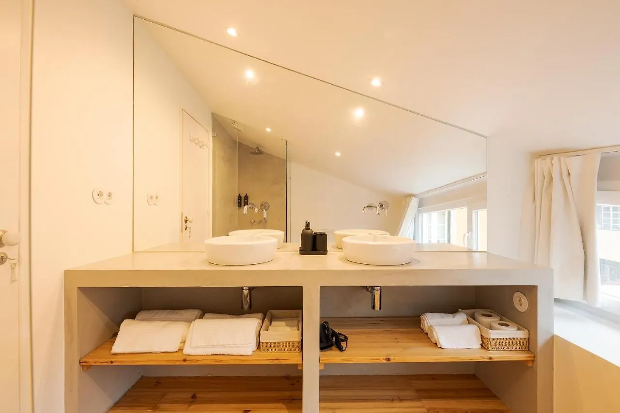 Апартаменты The Yellow House - Duplex With Local Charm Лиссабон